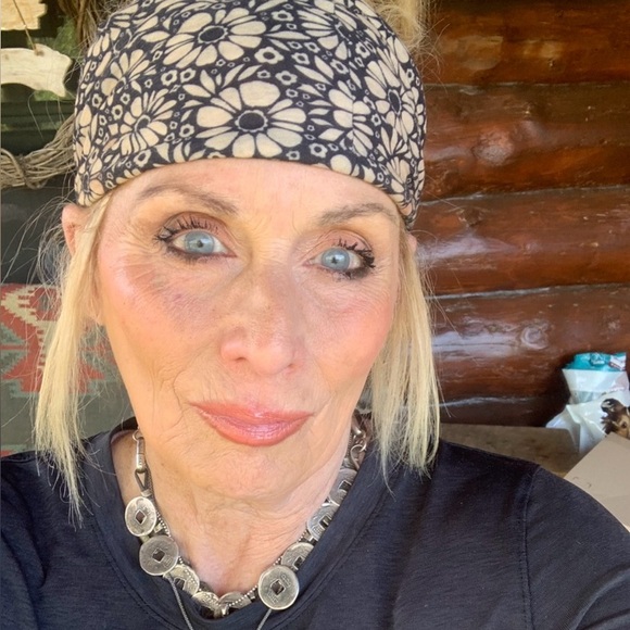 Meet your Posher, Jennifer - Picture 1 of 1